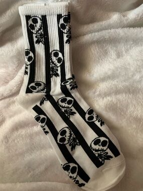 White & Black Skull Stripe Crew Socks - Men
